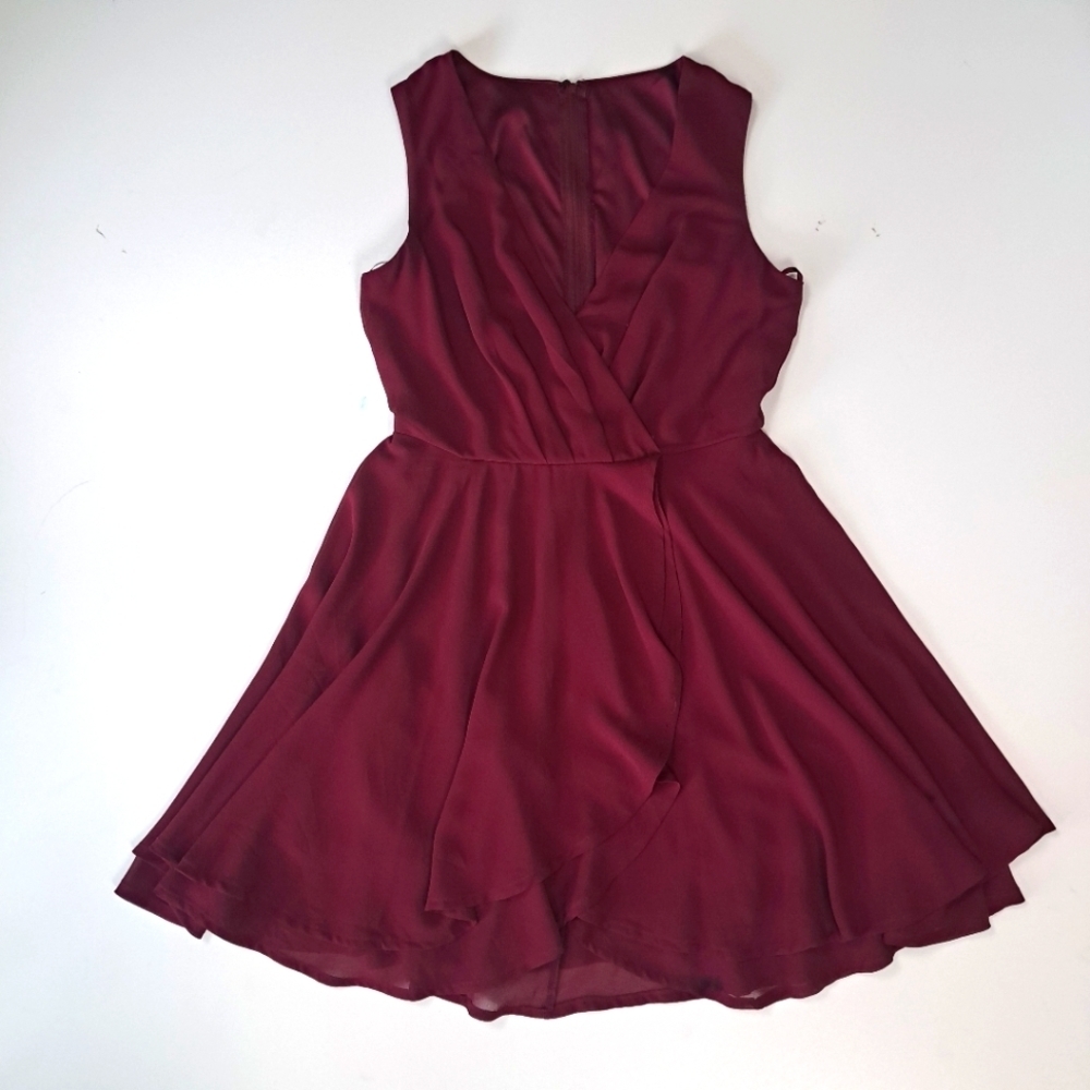 WINDSOR women's dress cherry color size S perfect condition.